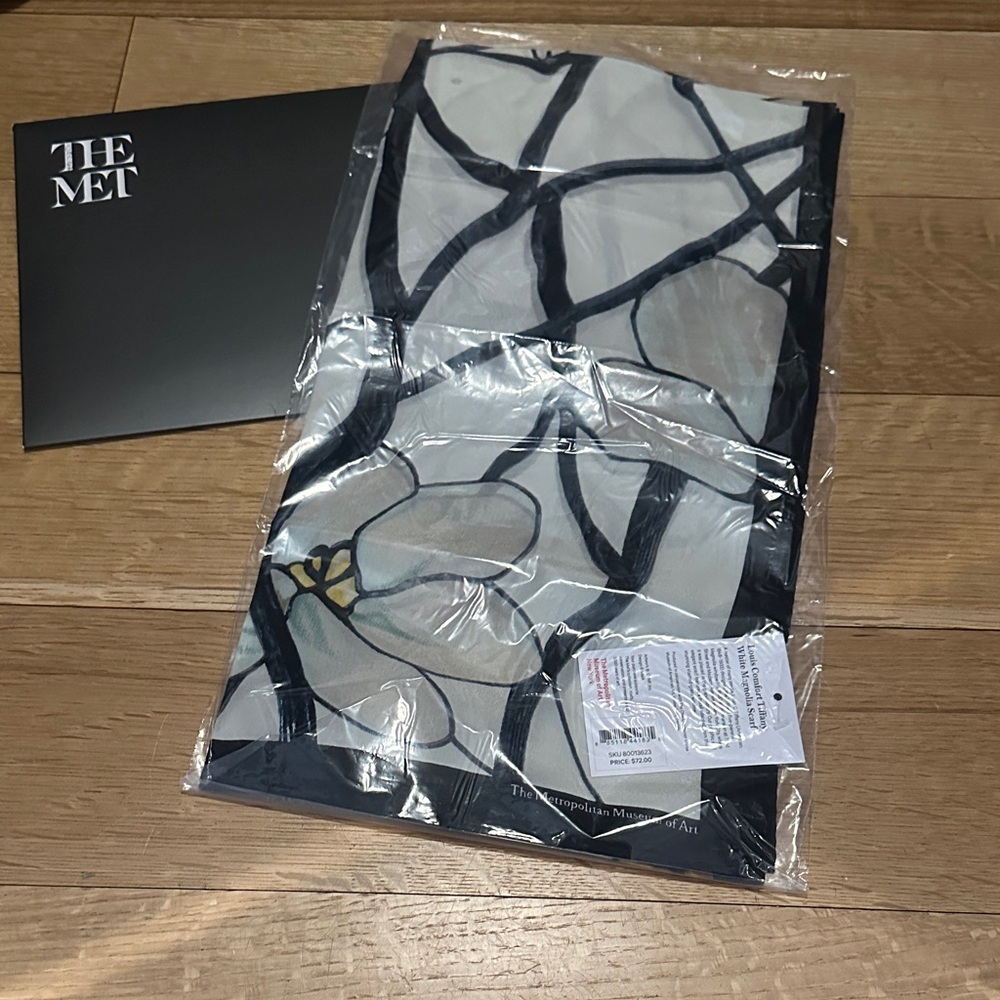 The Met Art Louis Comfort Tiffany White Magnolia Scarf